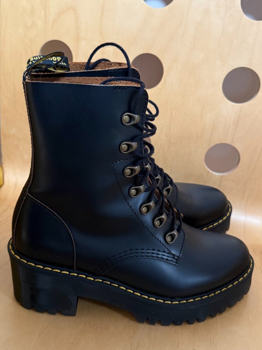 Dr. Martens Leona Leather Heeled Boots Black Size EU 41 US 9 Excellent Condition